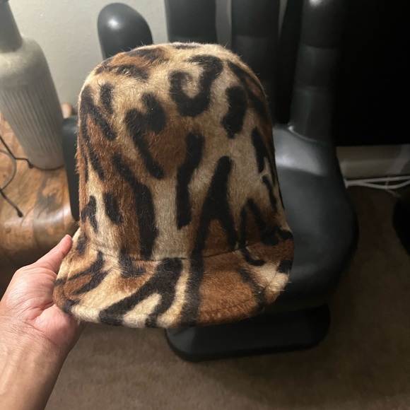 Ashaka Givens 88 Cap Tiger Print - Picture 8 of 12